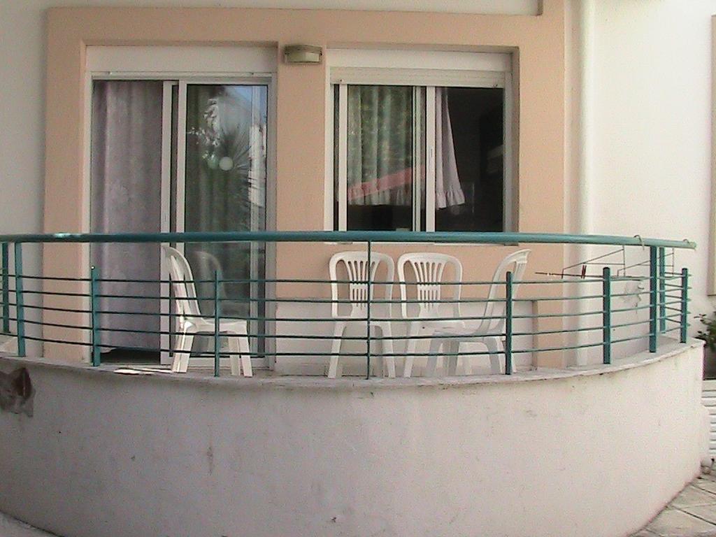 Niki Apartments Polychrono Luaran gambar